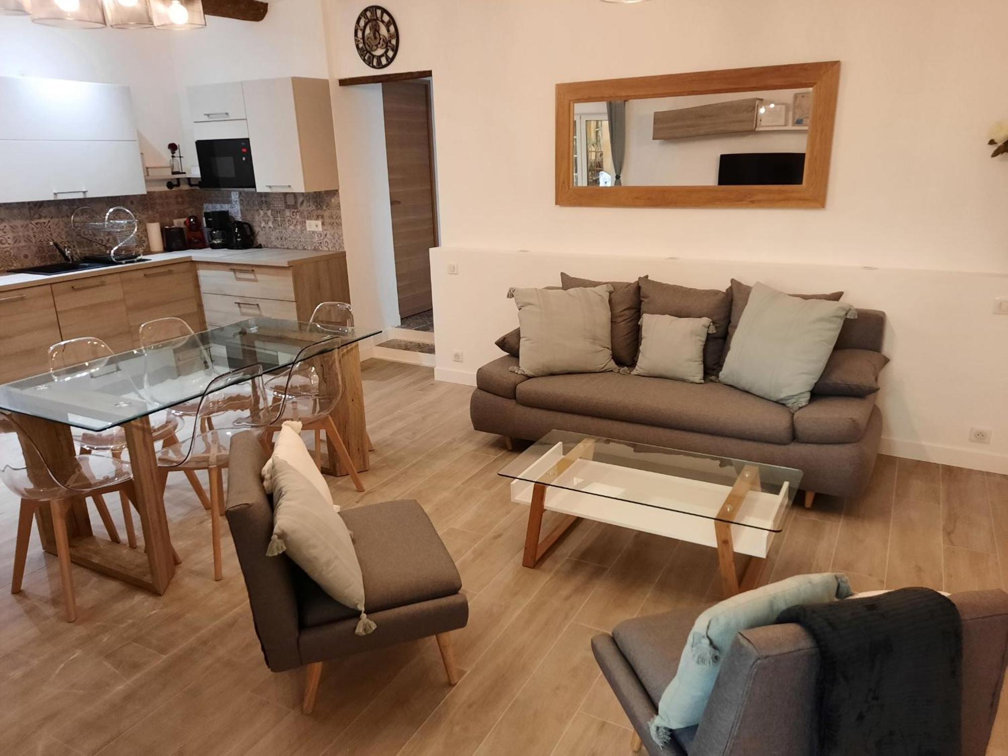 Daire Beautiful Old Town Flat, Near The